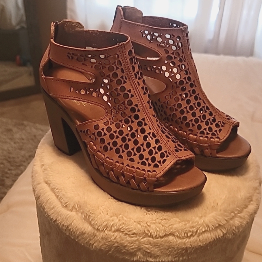 Cognac open toe platform shoes